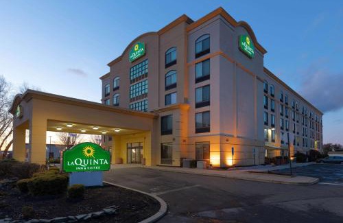 East Garden City Hotel | La Quinta by Wyndham Garden City