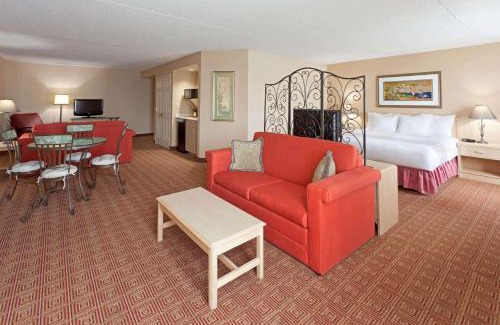 East Garden City Hotel | La Quinta by Wyndham Garden City
