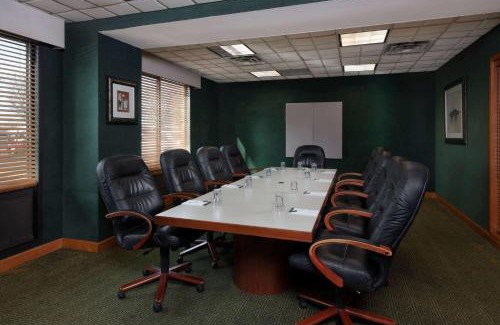 East Garden City Hotel | La Quinta by Wyndham Garden City