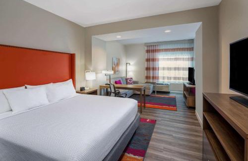 Greensboro Hotel | La Quinta by Wyndham Greensboro Airport High Point