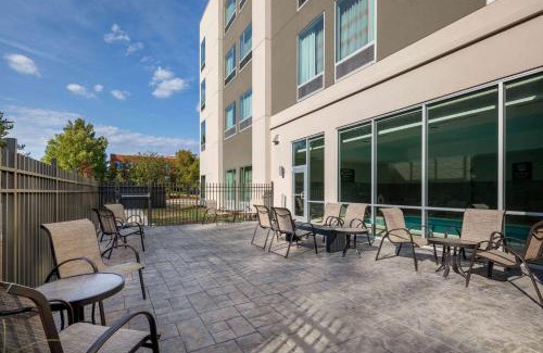 Greensboro Hotel | La Quinta by Wyndham Greensboro Airport High Point
