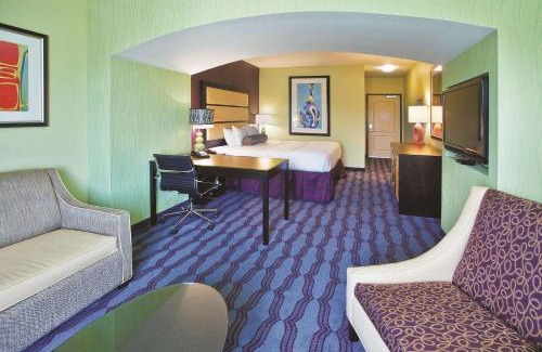 Flemington Hotel | La Quinta by Wyndham Hinesville - Fort Stewart