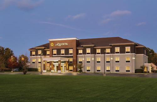 Lackawanna Hotel | La Quinta by Wyndham Lackawanna