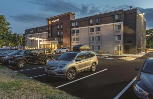 Salem Hotel | La Quinta by Wyndham Salem NH