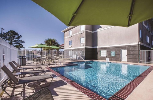 Walker Hotel | La Quinta by Wyndham Walker - Denham Springs