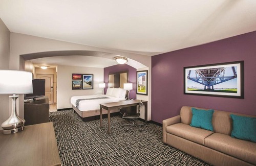 Walker Hotel | La Quinta by Wyndham Walker - Denham Springs