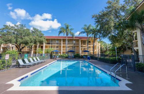 Deerfield Beach Hotel | La Quinta East Deerfield Beach - Boca Raton