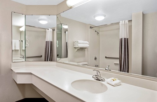 Deerfield Beach Hotel | La Quinta East Deerfield Beach - Boca Raton