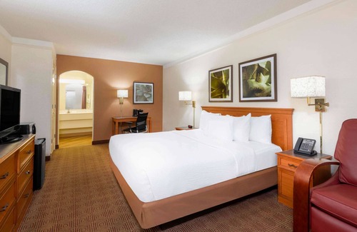 Deerfield Beach Hotel | La Quinta East Deerfield Beach - Boca Raton
