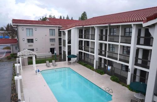 Downtown Hotel | La Quinta Inn by Wyndham Fresno Yosemite