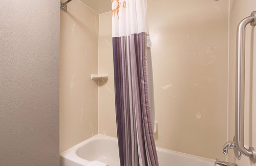 Downtown Hotel | La Quinta Inn by Wyndham Fresno Yosemite