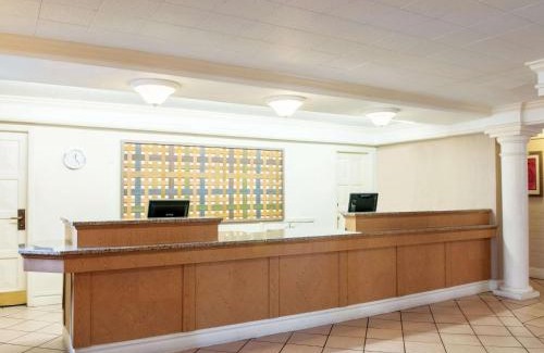 Kenner - Louis Armstrong International Airport Hotel | La Quinta Inn by Wyndham New Orleans Veterans/Metairie