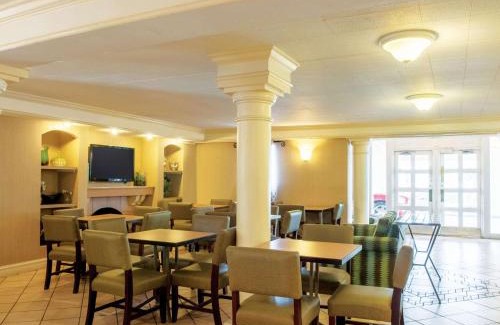 Kenner - Louis Armstrong International Airport Hotel | La Quinta Inn by Wyndham New Orleans Veterans/Metairie
