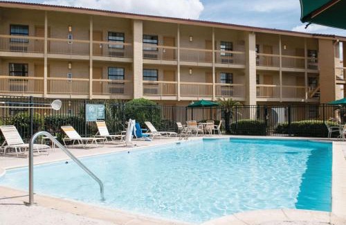 Kenner - Louis Armstrong International Airport Hotel | La Quinta Inn by Wyndham New Orleans Veterans/Metairie