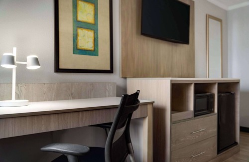 Lake Purdy Hotel | La Quinta Inn by Wyndham Birmingham - Inverness