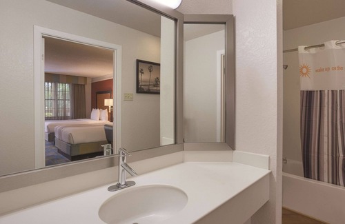 Lincoln Acres Hotel | La Quinta Inn by Wyndham San Diego Chula Vista