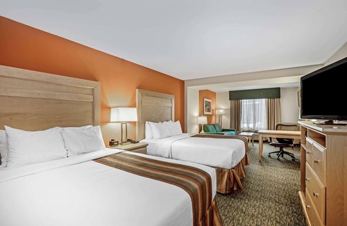 Grand Forks Hotel | La Quinta Inn & Suites by Wyndham Grand Forks