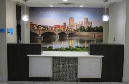 Market East District Hotel | La Quinta Inn & Suites by Wyndham Indianapolis Downtown