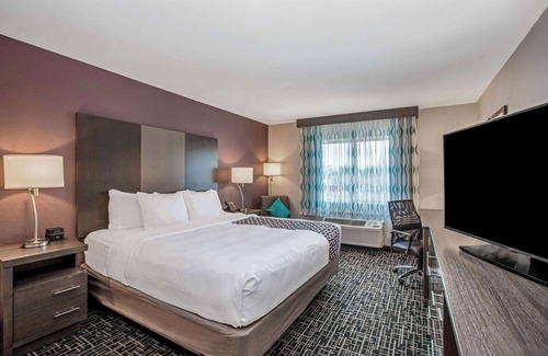Fayetteville Hotel | La Quinta Inn & Suites by Wyndham Fayetteville