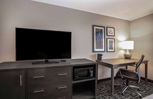 Fayetteville Hotel | La Quinta Inn & Suites by Wyndham Fayetteville