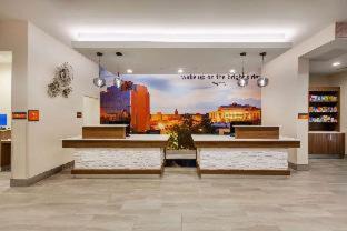 Lafayette Hotel | La Quinta Inn & Suites by Wyndham Lafayette Oil Center