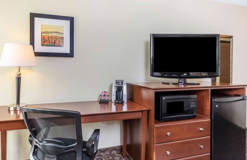 Paradise Hotel | La Quinta Inn & Suites by Wyndham Las Vegas Airport South