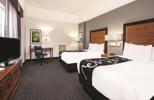 Downtown San Antonio Hotel | La Quinta Inn & Suites by Wyndham San Antonio Riverwalk