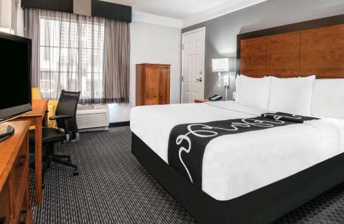 Downtown San Antonio Hotel | La Quinta Inn & Suites by Wyndham San Antonio Riverwalk