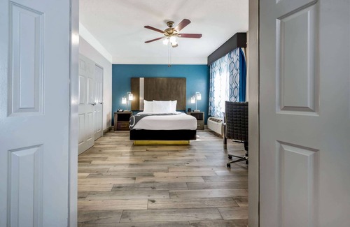 Kingwood Hotel | La Quinta Inn & Suites by Wyndham Kingwood Houston IAH Airpt