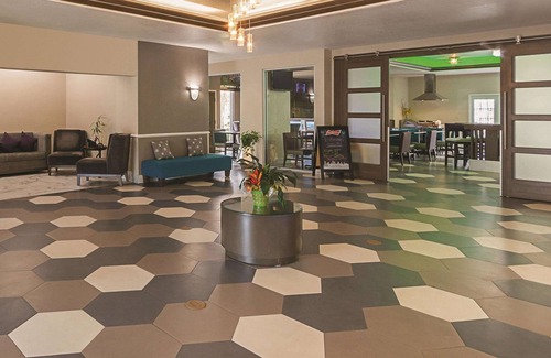 Kingwood Hotel | La Quinta Inn & Suites by Wyndham Kingwood Houston IAH Airpt