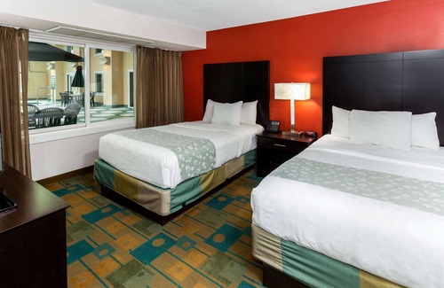 Glendale Hotel | La Quinta Inn & Suites by Wyndham Milwaukee Bayshore Area