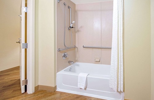 Lawton Hotel | La Quinta Inn & Suites by Wyndham Lawton/Fort Sill