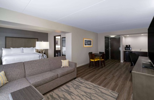 Northeast Raleigh Hotel | La Quinta Inn & Suites by Wyndham Raleigh Downtown North