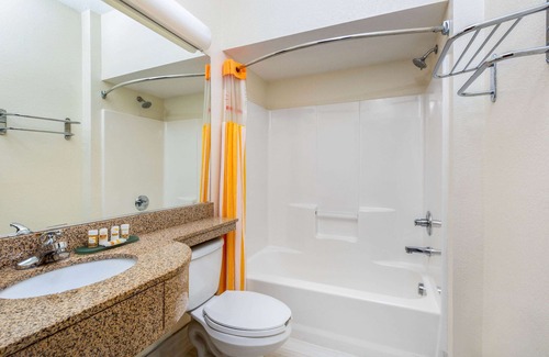 Tulare Hotel | La Quinta Inn & Suites by Wyndham Tulare