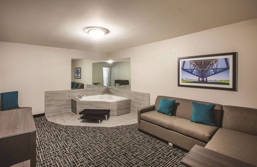 Walker Hotel | La Quinta Inn & Suites by Wyndham Walker - Denham Springs