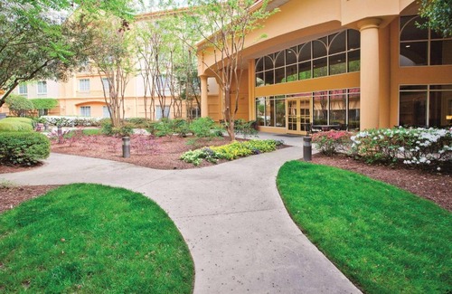 North Garrett Road Hotel | La Quinta Inn & Suites by Wyndham University Area Chapel Hill