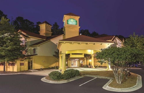 North Garrett Road Hotel | La Quinta Inn & Suites by Wyndham University Area Chapel Hill