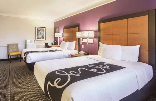 North Garrett Road Hotel | La Quinta Inn & Suites by Wyndham Univ Area Chapel Hill