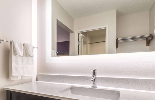 North Garrett Road Hotel | La Quinta Inn & Suites by Wyndham Univ Area Chapel Hill