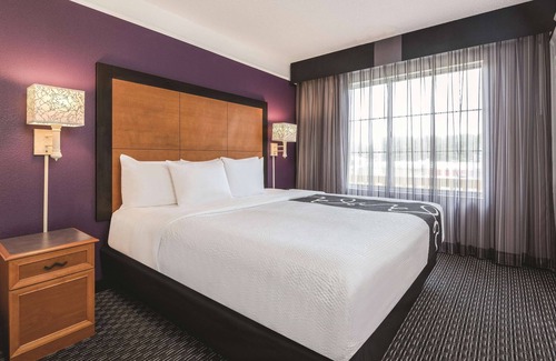 North Garrett Road Hotel | La Quinta Inn & Suites by Wyndham Univ Area Chapel Hill
