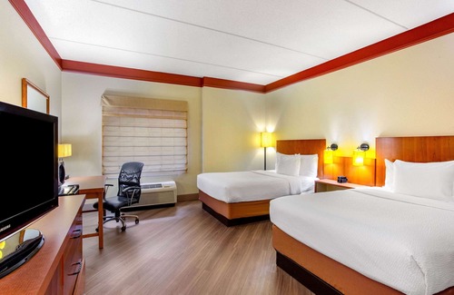 Crabtree Hotel | La Quinta Inn & Suites by Wyndham Raleigh Crabtree