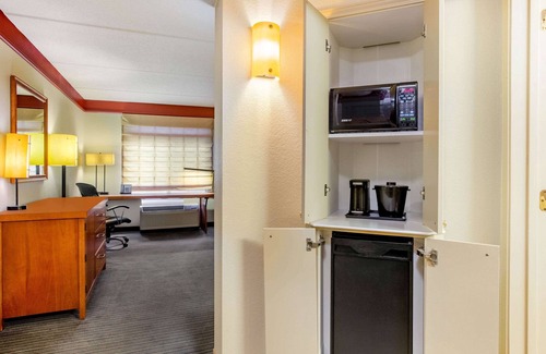 Crabtree Hotel | La Quinta Inn & Suites by Wyndham Raleigh Crabtree