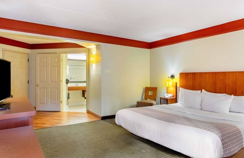 Crabtree Hotel | La Quinta Inn & Suites by Wyndham Raleigh Crabtree