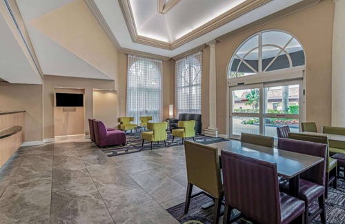 Naples Hotel | La Quinta Inn & Suites by Wyndham Naples Downtown