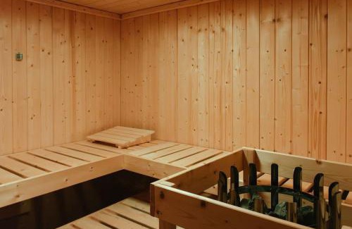 Vierzon Apartment | La Rêverie - Jacuzzi Lounge & Massage