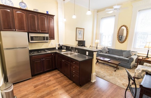 Center City Bed & Breakfast | La Reserve Bed & Breakfast