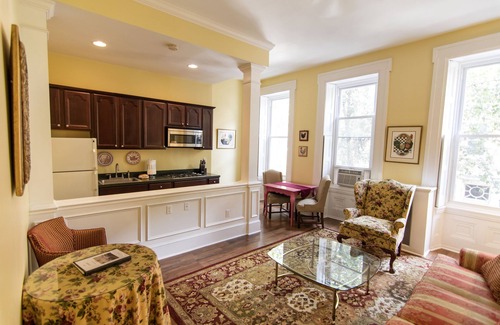 Center City Bed & Breakfast | La Reserve Bed & Breakfast