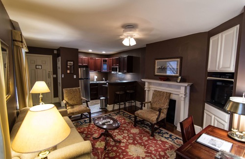 Center City Bed & Breakfast | La Reserve Bed & Breakfast