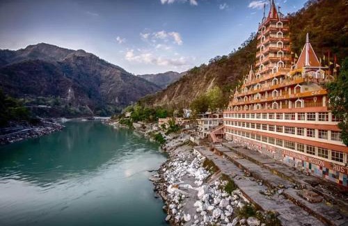 Mayapur Hotel | LA Riqueza The Heritage - 10 Mins to Triveni Ghat - Enjoy Ganga Arti at Triveni Ghat