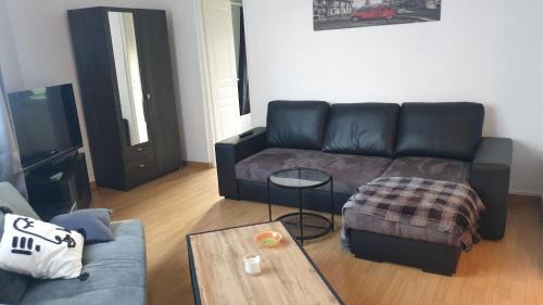 Courbevoie House | La Roseraie